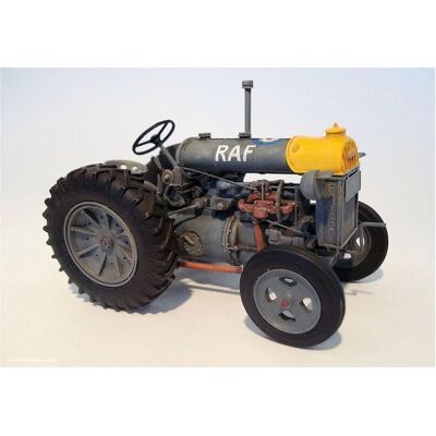 Plus Model Fordson N-Traktor 1/35 Flugzeugmodellbausatz Plus Model Fordson N-Traktor 1/35 Flugzeugmodellbausatz