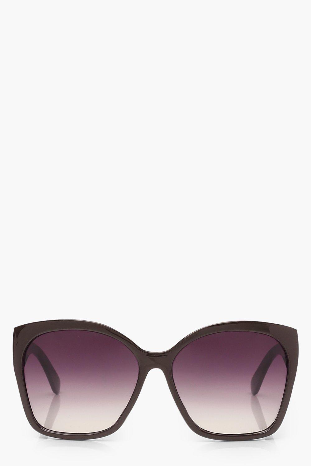 Boohoo Oversized Classic Sunglasses- Brown  - Size: ONE SIZE