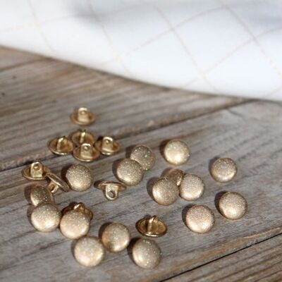 Lot de 5 boutons shiny doré 10 mm - Eglantine et Zoé - Mondial Tissus Lot de 5 boutons shiny doré 10 mm - Eglantine et Zoé - Mondial Tissus