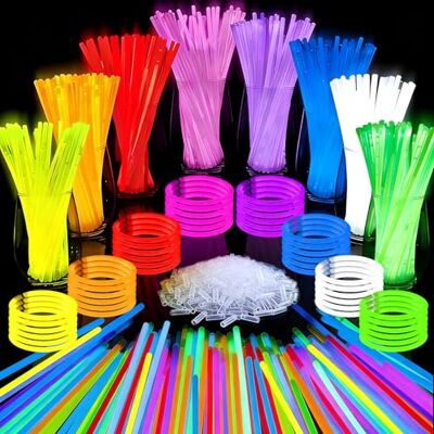 Slmeno Lot de 150 bâtons lumineux à craquer pour enfants avec 150 connecteurs, 8 couleurs, ultra lumineux, pour anniversaire, Noël, Nouvel An Slmeno Lot de 150 bâtons lumineux à craquer pour enfants avec 150 connecteurs, 8 couleurs, ultra lumineux, pour anniversaire, Noël, Nouvel An