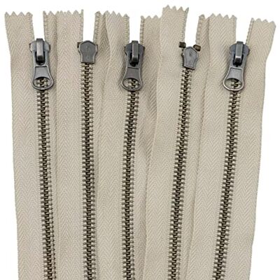 AERZETIX C61525 Lot de 5 fermetures éclair n° 5 non séparables 16 cm en métal vintage – Languette décorative – Beige clair – Curseur pour maroquinerie, jeans, jupes, mercerie AERZETIX C61525 Lot de 5 fermetures éclair n° 5 non séparables 16 cm en métal vintage – Languette décorative – Beige clair – Curseur pour maroquinerie, jeans, jupes, mercerie