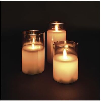 EMOS Lot de 3 bougies LED dans une boîte en verre Flamme dansante Blanc chaud Minuterie 6 h Fonctionne avec 2 piles AA (2 x AA chacune) Durée de vie : 10 000 heures Pour l'intérieur EMOS Lot de 3 bougies LED dans une boîte en verre Flamme dansante Blanc chaud Minuterie 6 h Fonctionne avec 2 piles AA (2 x AA chacune) Durée de vie : 10 000 heures Pour l'intérieur