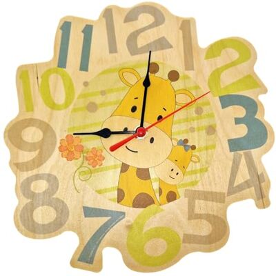 HESS SINCE 1990 Hess Holzspielzeug 30015 Horloge murale en bois Motif girafe Emil Avec mouvement à quartz Diamètre : environ 26 cm Décoration faite à la main Pour chambre de bébé et enfant HESS SINCE 1990 Hess Holzspielzeug 30015 Horloge murale en bois Motif girafe Emil Avec mouvement à quartz Diamètre : environ 26 cm Décoration faite à la main Pour chambre de bébé et enfant
