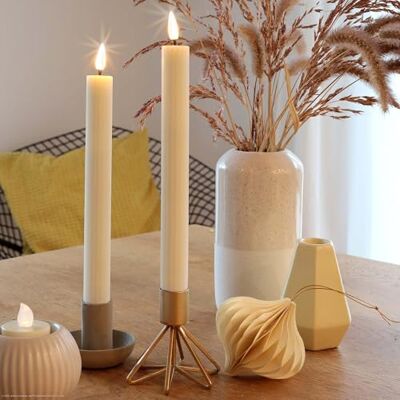 Hellum Lot de 2 bougies LED avec minuteur, couleur crème, flamme vacillante, bougies LED avec télécommande, bougies avec fonction minuterie, bougies à piles 24,5 x 2,2 cm 151831 Hellum Lot de 2 bougies LED avec minuteur, couleur crème, flamme vacillante, bougies LED avec télécommande, bougies avec fonction minuterie, bougies à piles 24,5 x 2,2 cm 151831