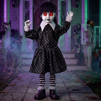 JOYIN Décoration d'Halloween animatronique de 80 cm, poupée fantôme pour extérieur, figurine de fille effrayante activée par le bruit avec yeux LED lumineux, sons effrayants, accessoire effrayant JOYIN Décoration d'Halloween animatronique de 80 cm, poupée fantôme pour extérieur, figurine de fille effrayante activée par le bruit avec yeux LED lumineux, sons effrayants, accessoire effrayant