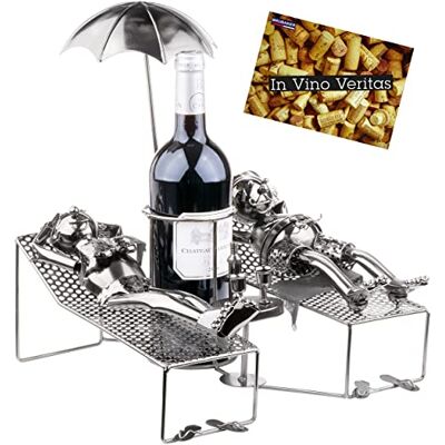 BRUBAKER Porte-bouteille de vin – Sculpture en métal pour amoureux en vacances – Support de figurine argentée avec couple allongé sous un palmier – Cadeau pour les vacanciers avec carte de vœux BRUBAKER Porte-bouteille de vin – Sculpture en métal pour amoureux en vacances – Support de figurine argentée avec couple allongé sous un palmier – Cadeau pour les vacanciers avec carte de vœux