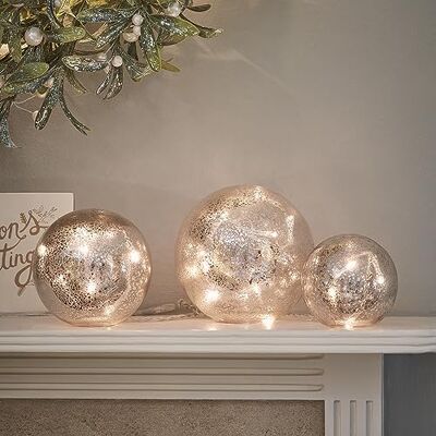 Lights4fun Lot de 3 Sphères en Verre Effet Argenté Moucheté avec 24 LED Blanc Chaud à Piles avec Minuterie Décoration d'Intérieur Lights4fun Lot de 3 Sphères en Verre Effet Argenté Moucheté avec 24 LED Blanc Chaud à Piles avec Minuterie Décoration d'Intérieur