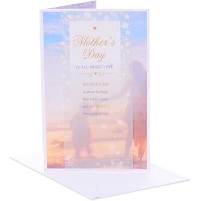 UK Greetings Carte de fête des mères – Mère et enfant sur la plage UK Greetings Carte de fête des mères – Mère et enfant sur la plage