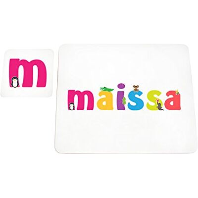 Little Helper Napperon avec Coaster Style Illustratif Coloré avec le Nom de Jeune Fille Maissa Little Helper Napperon avec Coaster Style Illustratif Coloré avec le Nom de Jeune Fille Maissa
