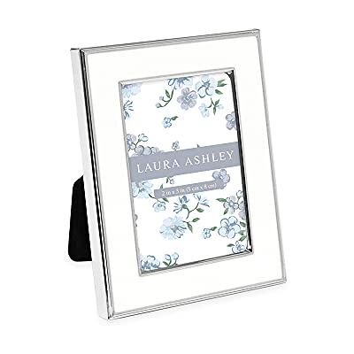 Laura Ashley Cadre photo en émail blanc, bord en métal argenté avec chevalet, pour comptoir, comptoir, table, étagère, bureau, décoration murale, galerie photos (5,1 x 7,6 cm, blanc avec argent) Laura Ashley Cadre photo en émail blanc, bord en métal argenté avec chevalet, pour comptoir, comptoir, table, étagère, bureau, décoration murale, galerie photos (5,1 x 7,6 cm, blanc avec argent)