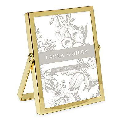 Laura Ashley Cadre photo plat en métal doré 5,1 x 7,6 cm (vertical) avec chevalet extractible, fabriqué pour table, comptoir, étagère et bureau (5,1 x 7,6 cm, doré) Laura Ashley Cadre photo plat en métal doré 5,1 x 7,6 cm (vertical) avec chevalet extractible, fabriqué pour table, comptoir, étagère et bureau (5,1 x 7,6 cm, doré)