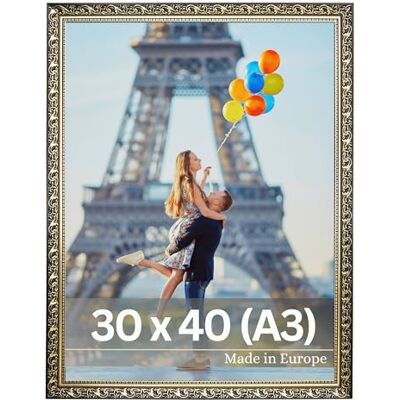 Victor Vinci Cadre photo A3, 30 x 40 cm, doré, style vintage, baroque, baguette décorée, 22 x 20 mm, verre acrylique incassable, dos en MDF, pour format portrait et paysage, fabriqué en Europe Victor Vinci Cadre photo A3, 30 x 40 cm, doré, style vintage, baroque, baguette décorée, 22 x 20 mm, verre acrylique incassable, dos en MDF, pour format portrait et paysage, fabriqué en Europe