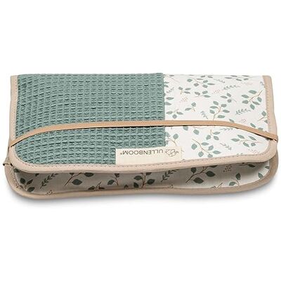 ULLENBOOM ® Sac à langer pour les déplacements, vert floral, fabriqué en UE – Sac à langer pour jusqu'à 3 couches, lingettes humides et autres accessoires, idéal comme organisateur à langer pour la ULLENBOOM ® Sac à langer pour les déplacements, vert floral, fabriqué en UE – Sac à langer pour jusqu'à 3 couches, lingettes humides et autres accessoires, idéal comme organisateur à langer pour la