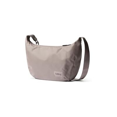 Bellroy Laneway Crescent Bag 2.5 L, Mini sac à bandoulière demi-lune Fawn Mini sac à bandoulière 2,5 L avec de nombreuses poches et une sangle réglable, pour le quotidien Bellroy Laneway Crescent Bag 2.5 L, Mini sac à bandoulière demi-lune Fawn Mini sac à bandoulière 2,5 L avec de nombreuses poches et une sangle réglable, pour le quotidien