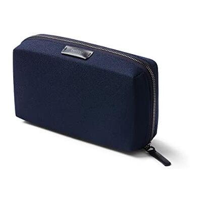 Bellroy Tech Kit , étui à fermeture éclair pour accessoires hi-tech (chargeur, chargeur de portable, câbles, écouteurs) Navy Bellroy Tech Kit , étui à fermeture éclair pour accessoires hi-tech (chargeur, chargeur de portable, câbles, écouteurs) Navy