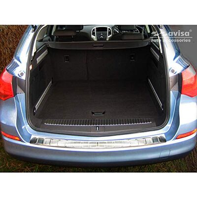 Avisa Protection de seuil arrière inox compatible avec Opel Astra J Sportstourer Facelift 2012-2015 'Ribs' Avisa Protection de seuil arrière inox compatible avec Opel Astra J Sportstourer Facelift 2012-2015 'Ribs'
