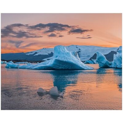 Wallario Poster Icebergs au crépuscule de qualité supérieure, dimensions : 40 x 50 cm Wallario Poster Icebergs au crépuscule de qualité supérieure, dimensions : 40 x 50 cm