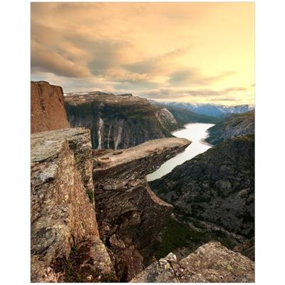 Wallario Poster Projection Rocher sur Fjord de qualité supérieure, dimensions : 40 x 50 cm Wallario Poster Projection Rocher sur Fjord de qualité supérieure, dimensions : 40 x 50 cm