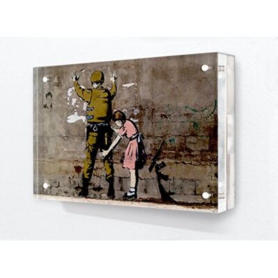 Laminated Poster Banksy Girl Searching Soldier Cadre photo en acrylique Laminated Poster Banksy Girl Searching Soldier Cadre photo en acrylique