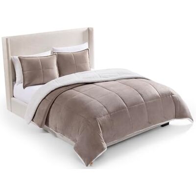 UGG Parure de lit Blissful – Literie douce et confortable – Couette réversible et taies d'oreiller – Grand lit – Accents de chambre – Fauve UGG Parure de lit Blissful – Literie douce et confortable – Couette réversible et taies d'oreiller – Grand lit – Accents de chambre – Fauve