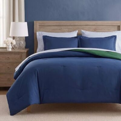 Nautica Parure de lit double, parure de lit réversible, comprend des couvre-oreillers, un drap-housse, une taie d'oreiller et un sac à linge (bleu marine, lit double) Nautica Parure de lit double, parure de lit réversible, comprend des couvre-oreillers, un drap-housse, une taie d'oreiller et un sac à linge (bleu marine, lit double)