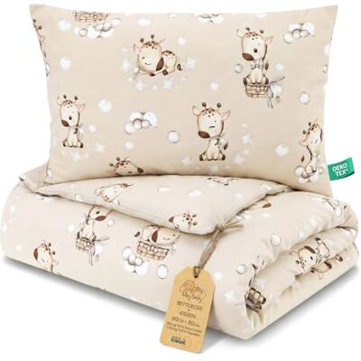 Totsy Baby Couette bébé sans housse Set 80X80 cm + 40X35 cm coton – couverture enfant avec oreiller pour lit bébé maternelle crèche – parure couette Oeko Tex légère respirante Girafes Totsy Baby Couette bébé sans housse Set 80X80 cm + 40X35 cm coton – couverture enfant avec oreiller pour lit bébé maternelle crèche – parure couette Oeko Tex légère respirante Girafes