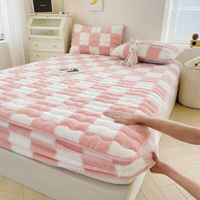 HSTANGKY Housse de matelas en flanelle de luxe Protège-matelas antidérapant Ultra doux à carreaux Anti-poussière Moelleux Imperméable Literie Rose King 180 x 180 cm HSTANGKY Housse de matelas en flanelle de luxe Protège-matelas antidérapant Ultra doux à carreaux Anti-poussière Moelleux Imperméable Literie Rose King 180 x 180 cm