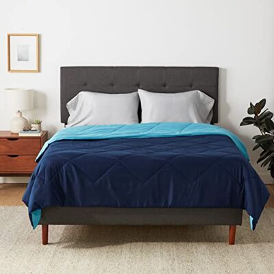 Couverture réversible en microfibre bleue Amazon Basics - Couverture Couverture réversible en microfibre bleue Amazon Basics - Couverture