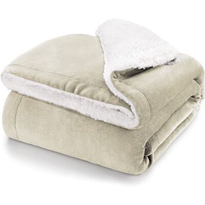 Blumtal Plaid Polaire 130 x 150 Plaid Certifié Oeko-TEX®, Polaire Sherpa, Couverture Polaire Haute Qualité, Doux, Chaud, Moelleux, Beige Blumtal Plaid Polaire 130 x 150 Plaid Certifié Oeko-TEX®, Polaire Sherpa, Couverture Polaire Haute Qualité, Doux, Chaud, Moelleux, Beige