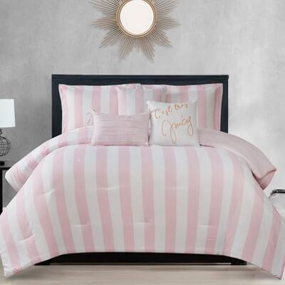 Juicy Couture Cabana Parure de lit réversible 6 pièces à rayures pour lit taille King avec imprimé à rayures roses et blanches – Comprend 1 couette de 264 x 229 cm, 3 coussins décoratifs, 2 taies Juicy Couture Cabana Parure de lit réversible 6 pièces à rayures pour lit taille King avec imprimé à rayures roses et blanches – Comprend 1 couette de 264 x 229 cm, 3 coussins décoratifs, 2 taies