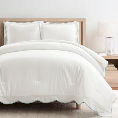 Lush Decor Parure de lit 3 pièces à bords festonnés chic côtier bleu/blanc pour lit double/grand lit – Parure de lit de luxe douce, élégante et abordable Lush Decor Parure de lit 3 pièces à bords festonnés chic côtier bleu/blanc pour lit double/grand lit – Parure de lit de luxe douce, élégante et abordable