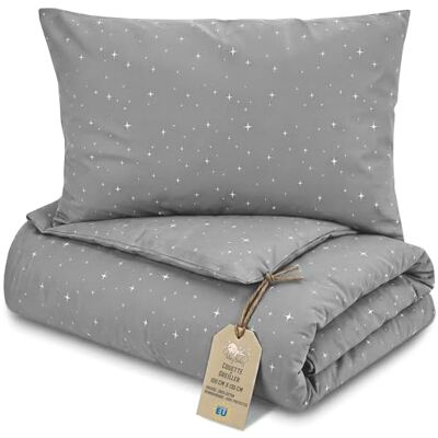 Totsy Baby Couette bébé sans housse Set 100X135 cm + 60X40 cm coton – couverture enfant avec oreiller pour lit bébé maternelle crèche – parure couette Oeko Tex légère respirante Galaxie Totsy Baby Couette bébé sans housse Set 100X135 cm + 60X40 cm coton – couverture enfant avec oreiller pour lit bébé maternelle crèche – parure couette Oeko Tex légère respirante Galaxie