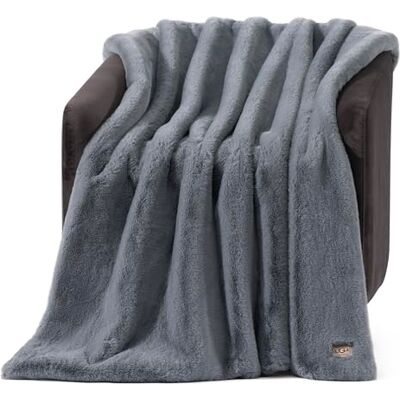 UGG 11069 Euphoria Couverture réversible en fourrure synthétique pour canapé-lit, style hôtel, luxueux, lavable en machine, jeté de canapé doux, 177 x 127 cm, gris (Chambray) UGG 11069 Euphoria Couverture réversible en fourrure synthétique pour canapé-lit, style hôtel, luxueux, lavable en machine, jeté de canapé doux, 177 x 127 cm, gris (Chambray)