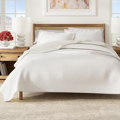 Great Bay Home Alicia Collection Parure de lit 3 pièces avec housse de couette pour très grand lit Blanc Great Bay Home Alicia Collection Parure de lit 3 pièces avec housse de couette pour très grand lit Blanc