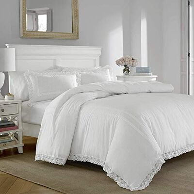 Laura Ashley Parure de lit Ultra Douce et légère, Couvre-lit au Design délicat et élégant avec Couvre-Oreiller(s) Assorti(s), Coton, Blanc, très Grand lit Laura Ashley Parure de lit Ultra Douce et légère, Couvre-lit au Design délicat et élégant avec Couvre-Oreiller(s) Assorti(s), Coton, Blanc, très Grand lit
