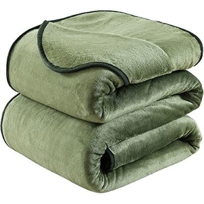 HOZY Plaid Couverture Polaire 130x150cm Vert Doux et Chaude 350GSM Couverture de Lit 2 Personnes et Plaid Canapé Flanelle Réversible Double Face HOZY Plaid Couverture Polaire 130x150cm Vert Doux et Chaude 350GSM Couverture de Lit 2 Personnes et Plaid Canapé Flanelle Réversible Double Face