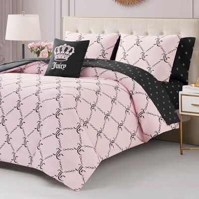 Juicy Couture Ensemble de couette imprimé avec logo rose clair/noir avec logo Queen Lit complet de 8 pièces dans une collection de sacs Juicy Couture Ensemble de couette imprimé avec logo rose clair/noir avec logo Queen Lit complet de 8 pièces dans une collection de sacs