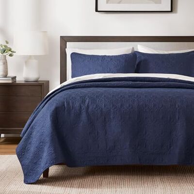 Madison Park Parure de lit antimicrobienne légère garnie de coton, taies d'oreiller, polyester, bleu marine, très grand lit californien (264,2 x 238,8 cm) Madison Park Parure de lit antimicrobienne légère garnie de coton, taies d'oreiller, polyester, bleu marine, très grand lit californien (264,2 x 238,8 cm)