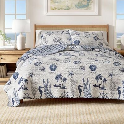 Great Bay Home The Catalina Collection Parure de lit 3 pièces avec couvre-oreillers en microfibre douce pour toutes les saisons, motifs attrayants de paysage marin, lavable en machine (très grand lit) Great Bay Home The Catalina Collection Parure de lit 3 pièces avec couvre-oreillers en microfibre douce pour toutes les saisons, motifs attrayants de paysage marin, lavable en machine (très grand lit)