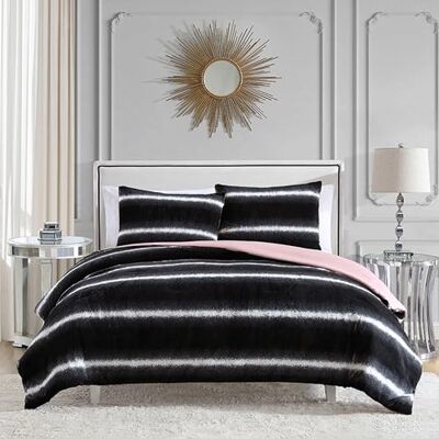 Juicy Couture Parure de lit 3 pièces en fausse fourrure à rayures ombrées pour très grand lit – Noir/blanc – Couette de 259,1 x 228,6 cm + (2) taies d'oreiller de 50,8 x 91,4 cm Juicy Couture Parure de lit 3 pièces en fausse fourrure à rayures ombrées pour très grand lit – Noir/blanc – Couette de 259,1 x 228,6 cm + (2) taies d'oreiller de 50,8 x 91,4 cm