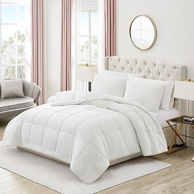 Juicy Couture Parure de lit de qualité supérieure comprenant 1 couette de 228,6 x 228,6 cm et 2 taies d'oreiller de 50,8 x 66 cm, lavable en machine, 100% polyester, confort luxueux, grand lit/lit Juicy Couture Parure de lit de qualité supérieure comprenant 1 couette de 228,6 x 228,6 cm et 2 taies d'oreiller de 50,8 x 66 cm, lavable en machine, 100% polyester, confort luxueux, grand lit/lit
