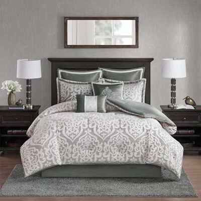 Madison Park Parure de lit alternative en duvet toutes saisons, taies assorties, jupe de lit, oreillers décoratifs, polyester, couette argentée 8 pièces, grand lit Madison Park Parure de lit alternative en duvet toutes saisons, taies assorties, jupe de lit, oreillers décoratifs, polyester, couette argentée 8 pièces, grand lit
