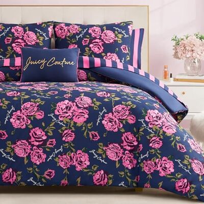 Juicy Couture Bed in a Bag Parure de lit en polyester, bleu marine/roses roses, lit simple Juicy Couture Bed in a Bag Parure de lit en polyester, bleu marine/roses roses, lit simple