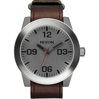 NIXON Montre à quartz analogique Corporal pour homme Bracelet en cuir ou toile Étanche jusqu'à 100 m Boîtier en acier inoxydable solide NIXON Montre à quartz analogique Corporal pour homme Bracelet en cuir ou toile Étanche jusqu'à 100 m Boîtier en acier inoxydable solide