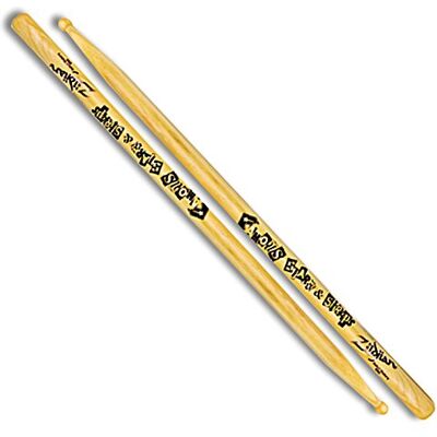 Zildjian Artist Series Baguettes en hickory – Travis Barker – Pointe en bois – Logo « Stars & Straps » Zildjian Artist Series Baguettes en hickory – Travis Barker – Pointe en bois – Logo « Stars & Straps »