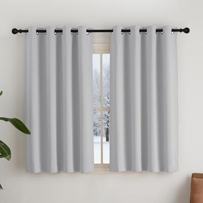 NICETOWN Décoration de Petite Fenêtre, Rideau Occultant Court Opaque à Oeillets pour Chambre Cuisine Salon, Largeur 140 sur Hauteur 145cm, Gris Clair, 2 Pièces NICETOWN Décoration de Petite Fenêtre, Rideau Occultant Court Opaque à Oeillets pour Chambre Cuisine Salon, Largeur 140 sur Hauteur 145cm, Gris Clair, 2 Pièces
