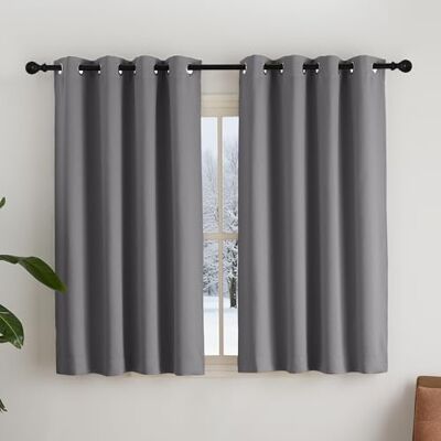 NICETOWN Rideauxs Occultant Court Thermique Petit Panneaux Draperies à Oeillets Lumineux Bloquer Decoration pour Cuisine Chambre, Largeur 140 x Hauteur 145cm, Gris Foncé, 2 Pièces NICETOWN Rideauxs Occultant Court Thermique Petit Panneaux Draperies à Oeillets Lumineux Bloquer Decoration pour Cuisine Chambre, Largeur 140 x Hauteur 145cm, Gris Foncé, 2 Pièces