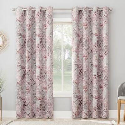 Sun Reardon Global Panneau de rideau à œillets avec imprimé médaillon, économie d'énergie, 137,2 x 160 cm, vin rose Sun Reardon Global Panneau de rideau à œillets avec imprimé médaillon, économie d'énergie, 137,2 x 160 cm, vin rose