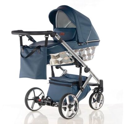 Sojan Poussette Trio CUBIC Kajtex BBtwin en cuir écologique, détails dorés ou argentés. Poussette bébé 3 en 1 3 pièces et accessoires (bleu argent) Sojan Poussette Trio CUBIC Kajtex BBtwin en cuir écologique, détails dorés ou argentés. Poussette bébé 3 en 1 3 pièces et accessoires (bleu argent)