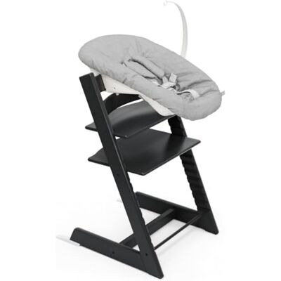 Stokke Chaise Tripp Trapp (Noir) avec Newborn Set (Gris) Utilisez dès la naissance et jusqu’à 9 kg Confortable, sûr et simple à utiliser Stokke Chaise Tripp Trapp (Noir) avec Newborn Set (Gris) Utilisez dès la naissance et jusqu’à 9 kg Confortable, sûr et simple à utiliser